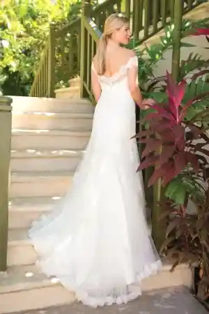 Pearl Lagoon by Ivory & Co