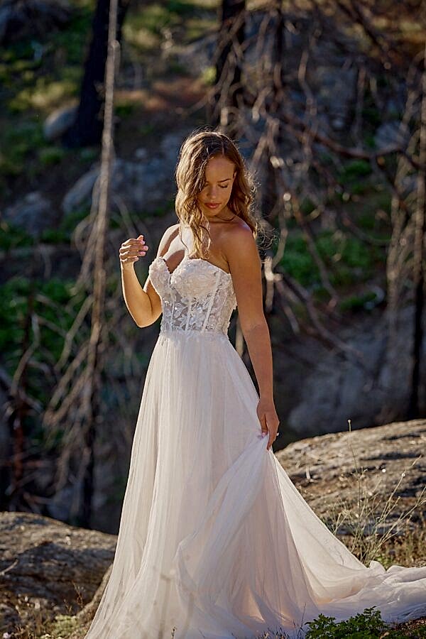BE656 by Ella Rosa at Kenneth Winston