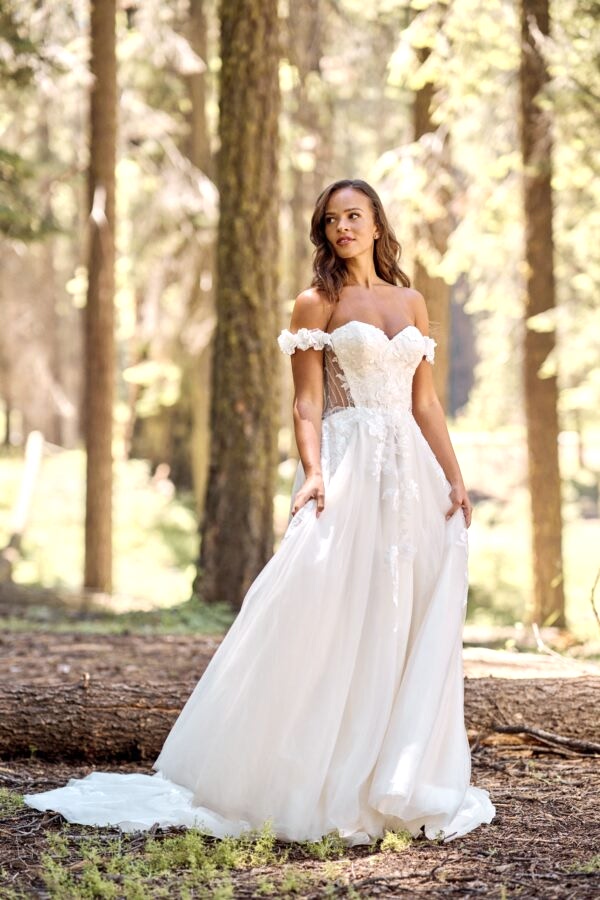 BE669 by Ella Rosa at Kenneth WInston