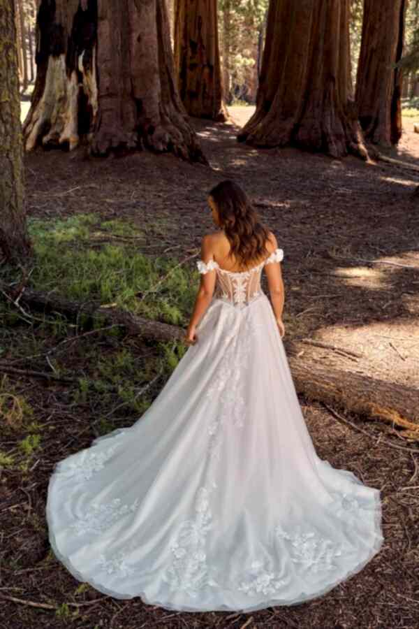 BE669 by Ella Rosa at Kenneth WInston - Image 3