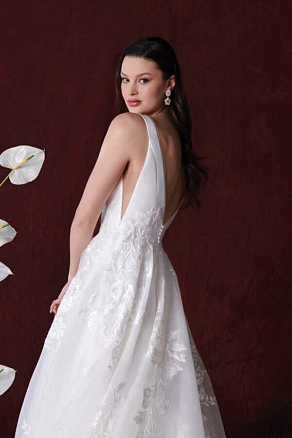 Hattie by Justin Alexander (88350) - Image 4